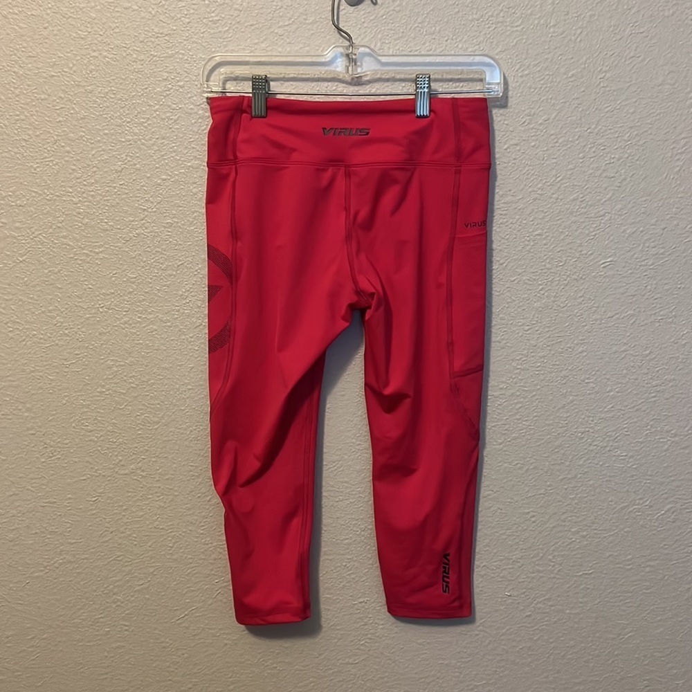 Virus Crop Legging Size Small Raspberry - Picture 6 of 9